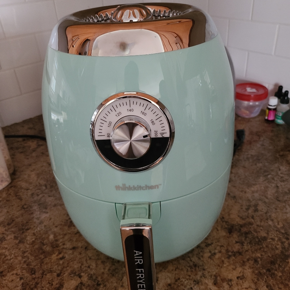 Like New! Stokes thinkkitchen Retro Air Fryer. 2.5L